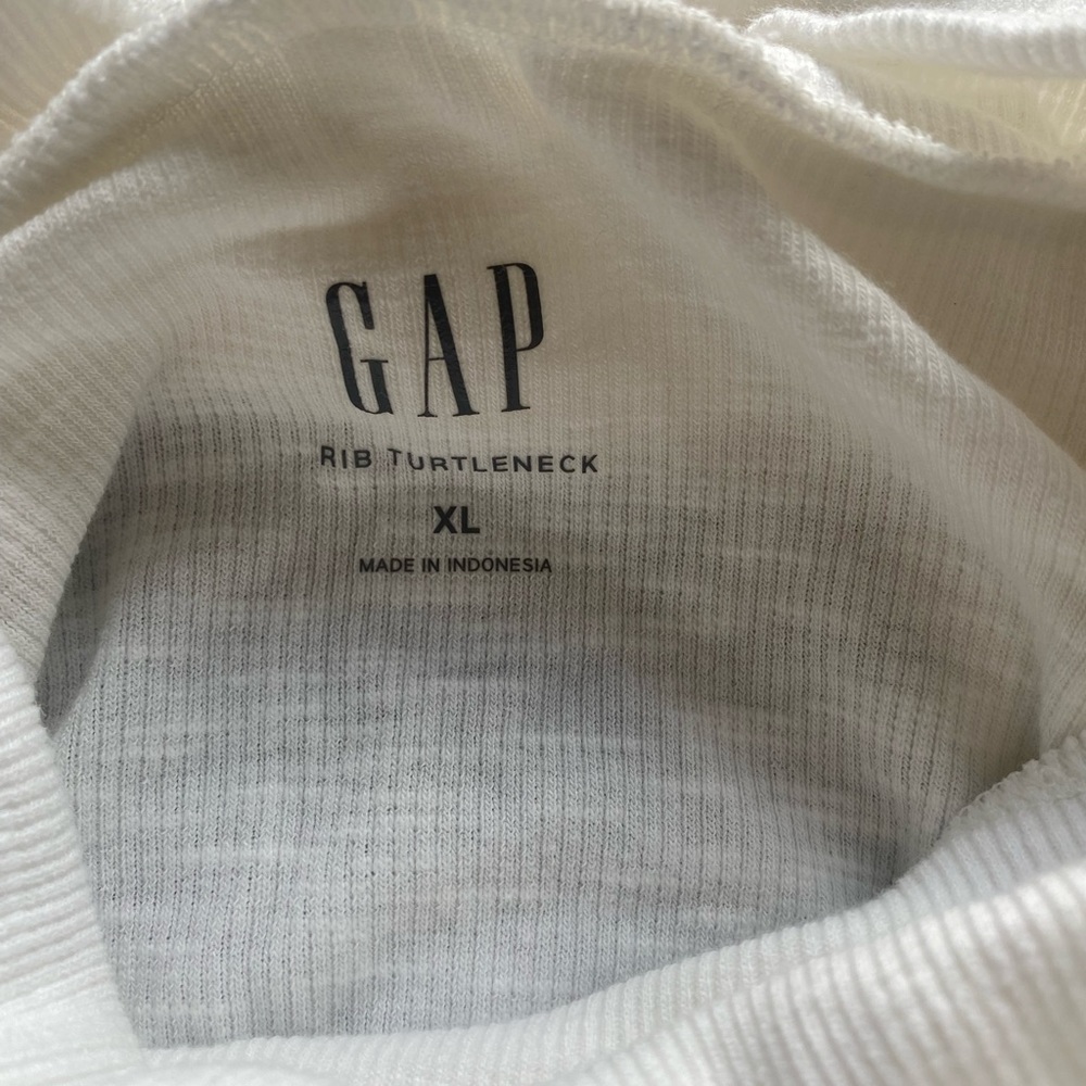 Gap white ribbed long sleeve turtleneck